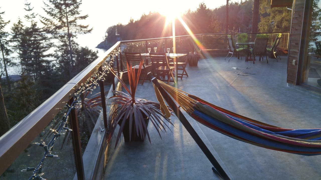 Sunshine Coast Treetop B&B Sechelt Bagian luar foto