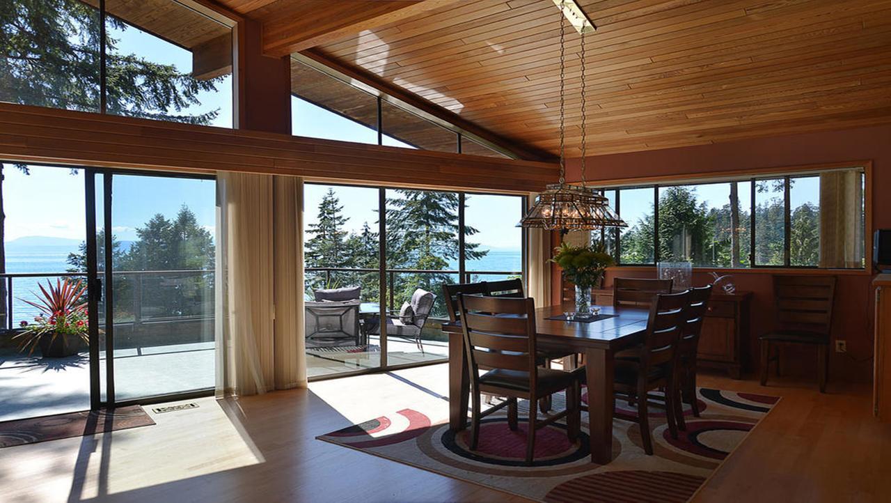 Sunshine Coast Treetop B&B Sechelt Bagian luar foto