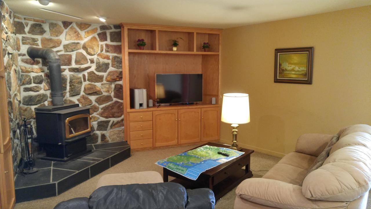 Sunshine Coast Treetop B&B Sechelt Bagian luar foto