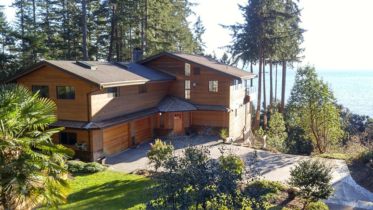 Sunshine Coast Treetop B&B Sechelt Bagian luar foto