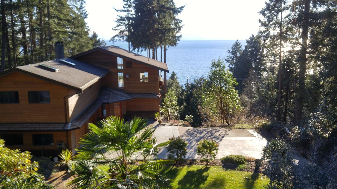Sunshine Coast Treetop B&B Sechelt Bagian luar foto