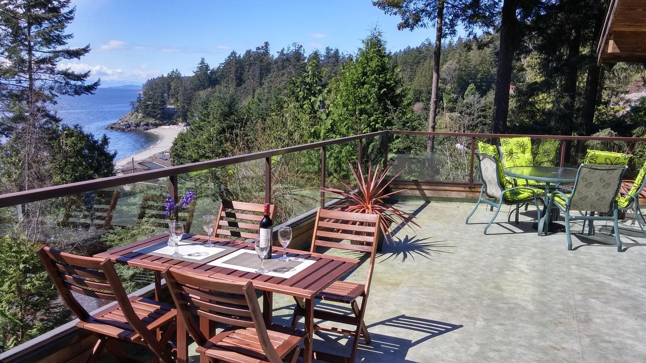 Sunshine Coast Treetop B&B Sechelt Bagian luar foto
