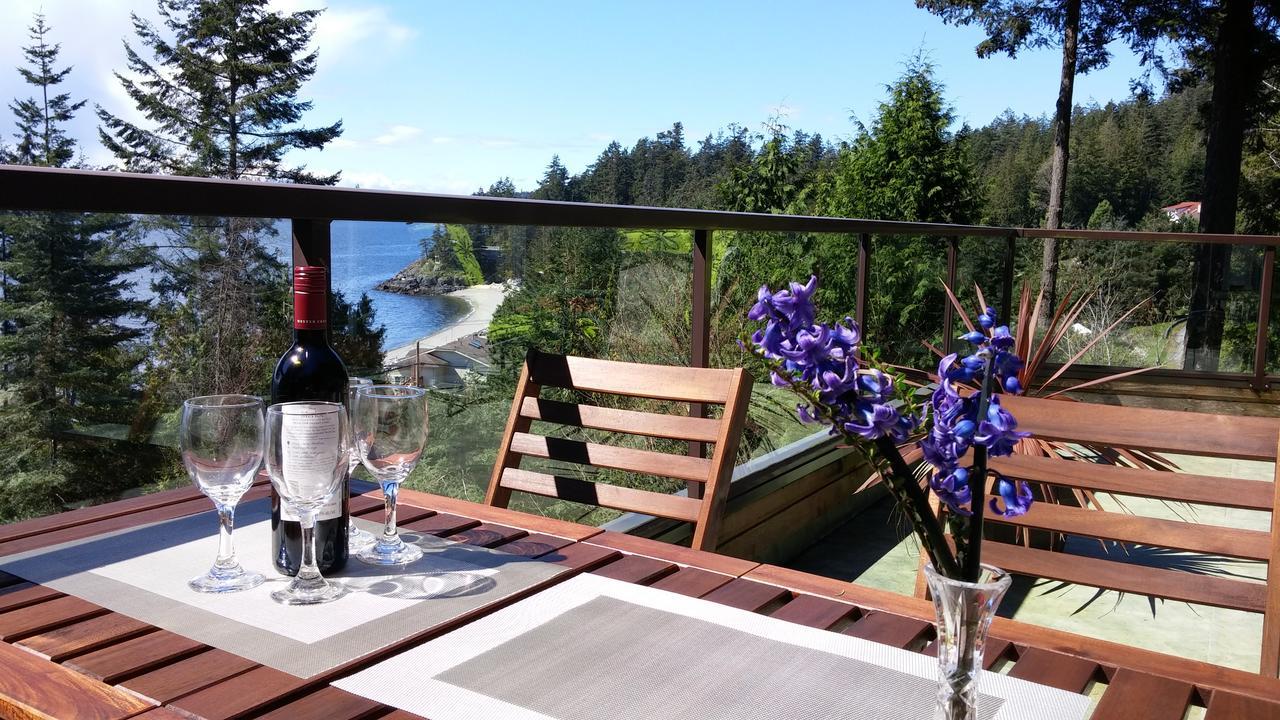 Sunshine Coast Treetop B&B Sechelt Bagian luar foto