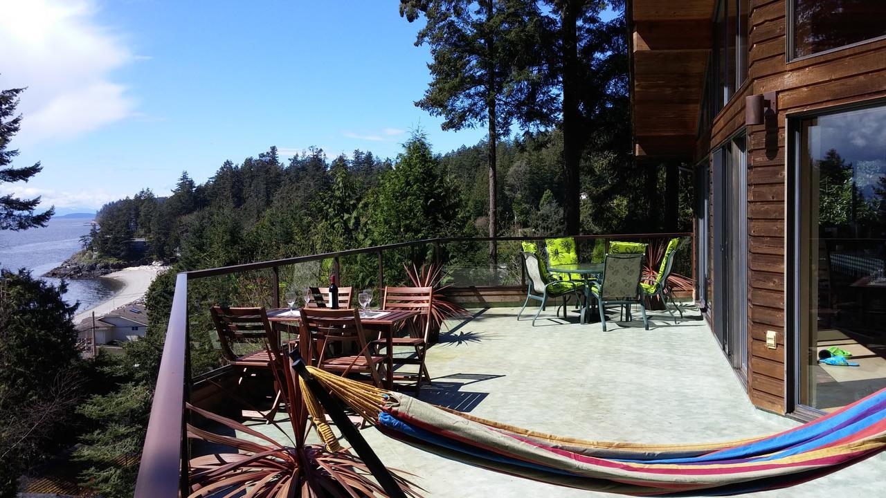 Sunshine Coast Treetop B&B Sechelt Bagian luar foto