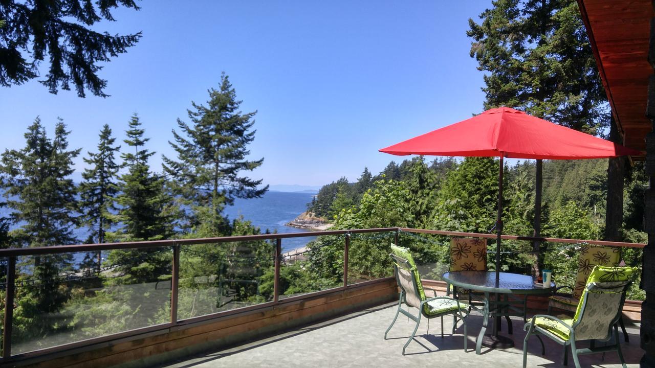 Sunshine Coast Treetop B&B Sechelt Bagian luar foto