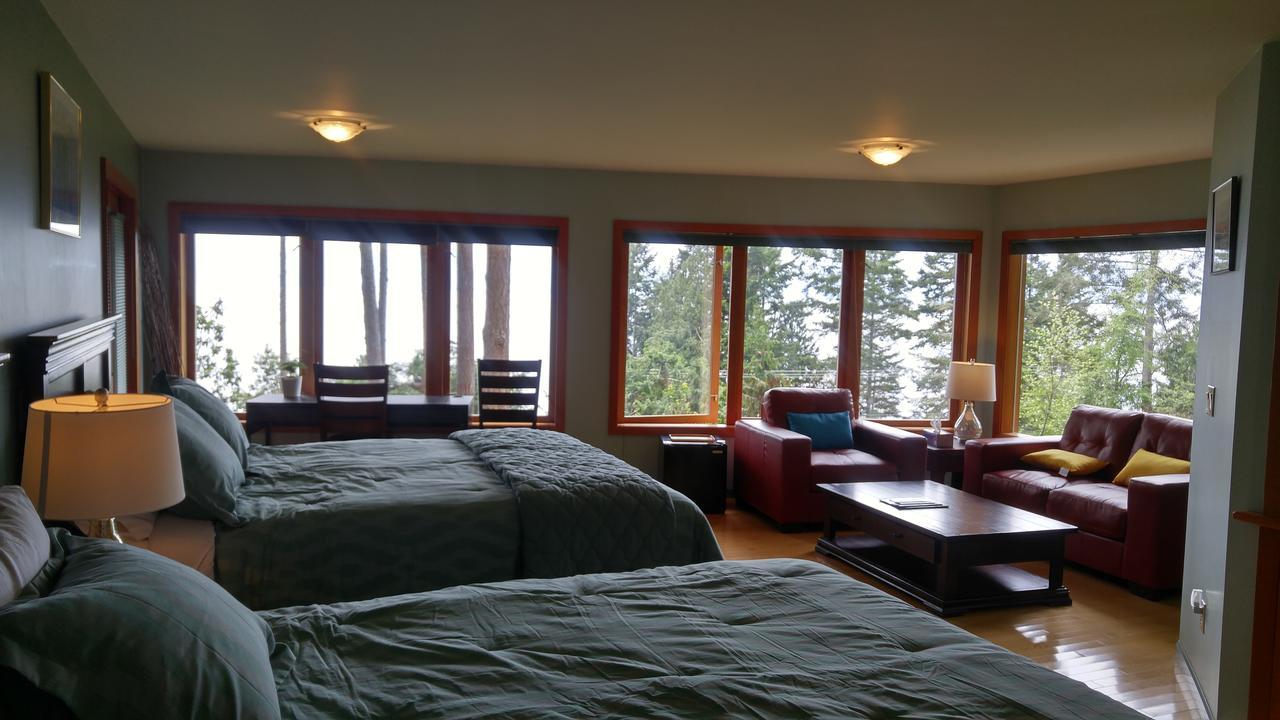 Sunshine Coast Treetop B&B Sechelt Bagian luar foto