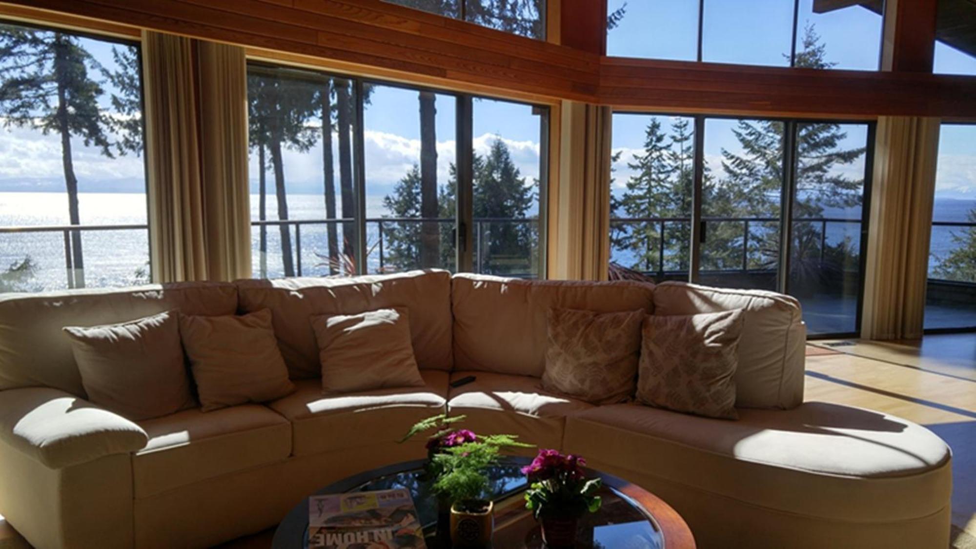 Sunshine Coast Treetop B&B Sechelt Bagian luar foto